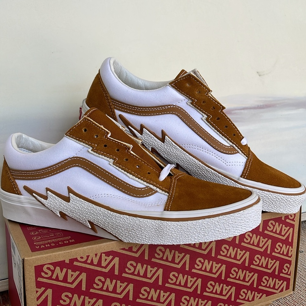Vans Men’s Old Skool Bolt
Cathay Spice
VN0009Q5KFR 
Sneakers - Picture 6 of 16